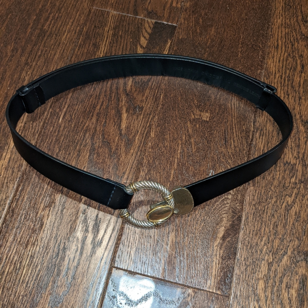 Chico's Adjustable Hook and Loop Style Genuine Leather Belt